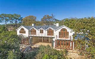 6 Bedroom House in Bishopscourt