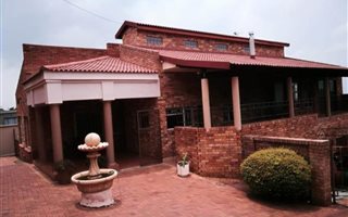 6 Bedroom House in Gillview