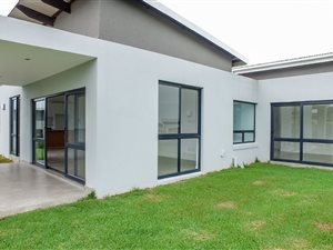 4 Bed House in Palm Lakes Estate
