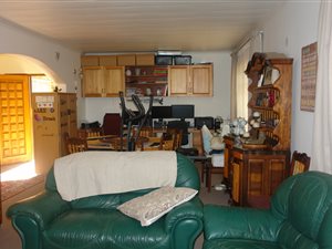 4 Bed House in Memorial Road Area