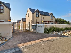 3 Bed Townhouse in Gordons Bay Central