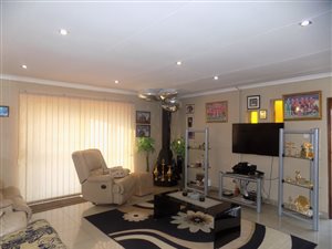 4 Bed House in Heuweloord