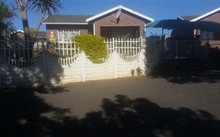 2 Bedroom Simplex in Lincoln Meade