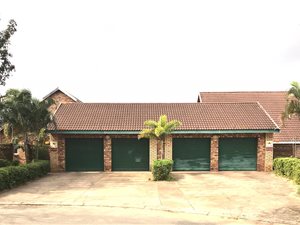 6 Bed House in Birdswood