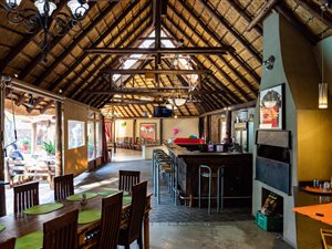 1000 m² Commercial space in Die Hoewes
