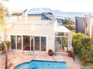 4 Bed House in Bloubergstrand