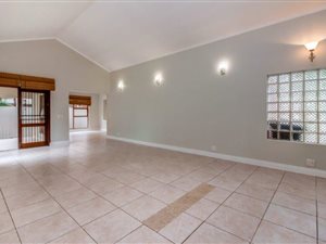3 Bed House in Cedar Lakes