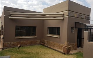2 Bedroom Garden Cottage in Mondeor