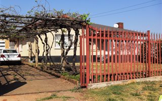 3 Bedroom House in Roodepoort West