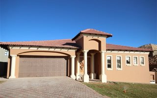 4 Bedroom House in Olympus