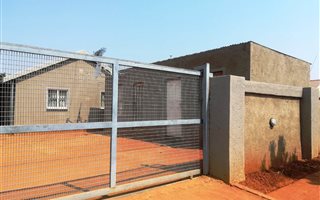 2 Bedroom House in Mahube Valley