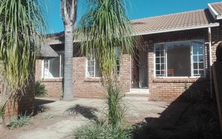 2 Bedroom Simplex in Rooihuiskraal North