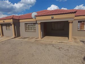 4 Bed House in Ivy Park