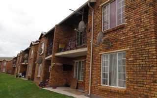 2 Bedroom Townhouse in Chloorkop