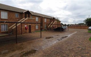 2 Bedroom Townhouse in Chloorkop