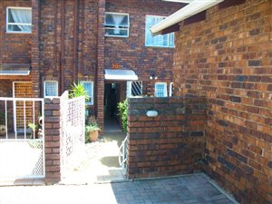 3 Bed Duplex in Helderkruin