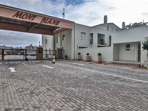 1 Bed Apartment in Gordons Bay Central