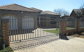 3 Bedroom House in Dalpark