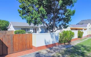 3 Bedroom House in Kirstenhof