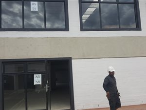 96 m² Industrial space in Cornubia