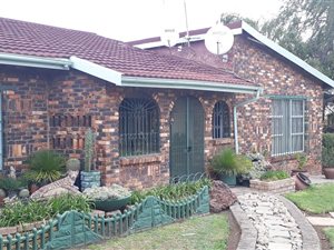 3 Bedroom House in Mooilande