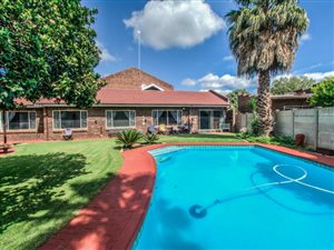 4 Bed House in Falcon Ridge