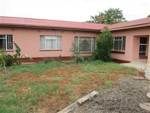 4 Bed House in Oos-Einde