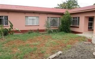 4 Bedroom House in Oos-Einde