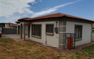3 Bedroom Cluster in Munsieville South