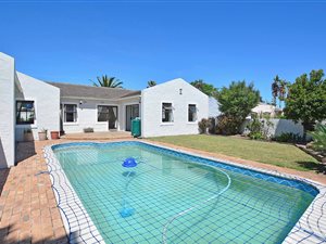 5 Bed House in Edgemead