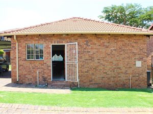 2 Bed Apartment in Elandspark