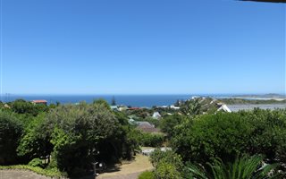 4 Bedroom House in Brenton on Sea