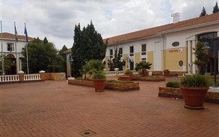 666 m² Commercial space in Hatfield