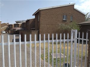 3 Bed Townhouse in Vereeniging Central