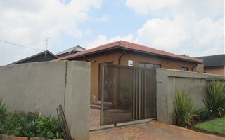 3 Bedroom House in Dobsonville