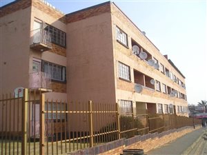 2 Bed Apartment in Rosettenville