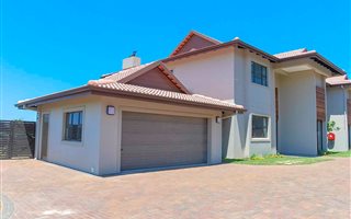 4 Bedroom Cluster in Umhlanga Ridge