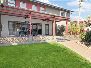 4 Bed House in Boardwalk