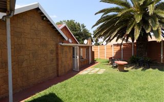 3 Bedroom Apartment in General Alberts Park