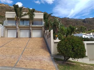 5 Bed House in Gordons Bay Central
