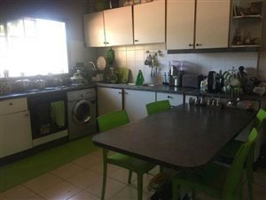 2 Bed Flat in Lombardy East