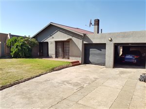 3 Bed House in Estera