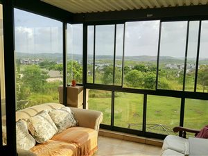 2 Bed Apartment in Palm Lakes Estate