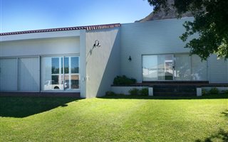 3 Bedroom House in Voelklip