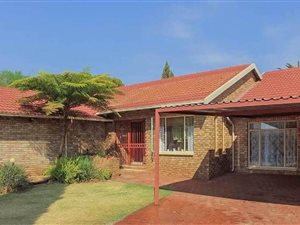 6 Bedroom House in Wierda Park