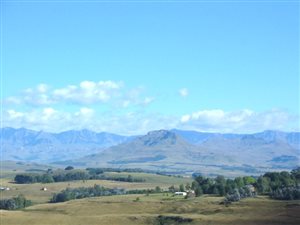 8600 m² Land available in Underberg