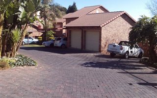 4 Bedroom Townhouse in Helderkruin