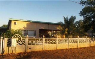 4 Bedroom House in Jan Kempdorp