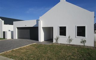 3 Bedroom House in Sandbaai