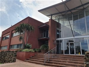 842 m² Commercial space in Bedfordview